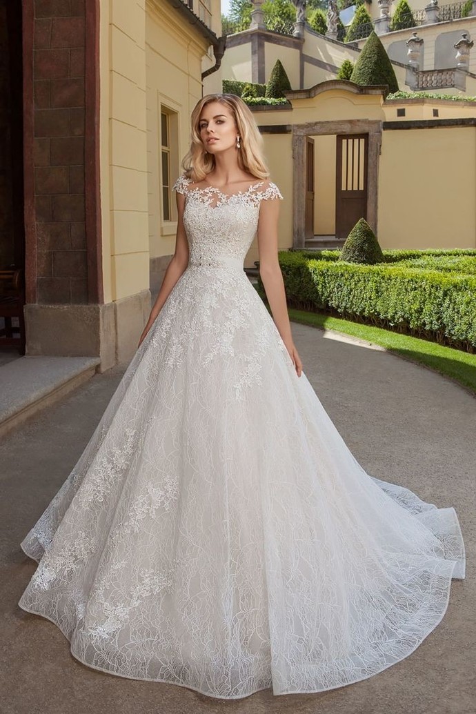 Girls - how much cleavage should a wedding gown show?