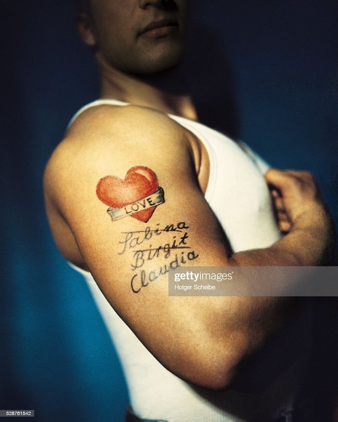 Which shoulder design tattoo look better on a man?