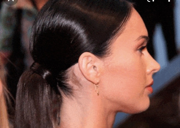What type of forehead (also from the side) on women do you like the most?