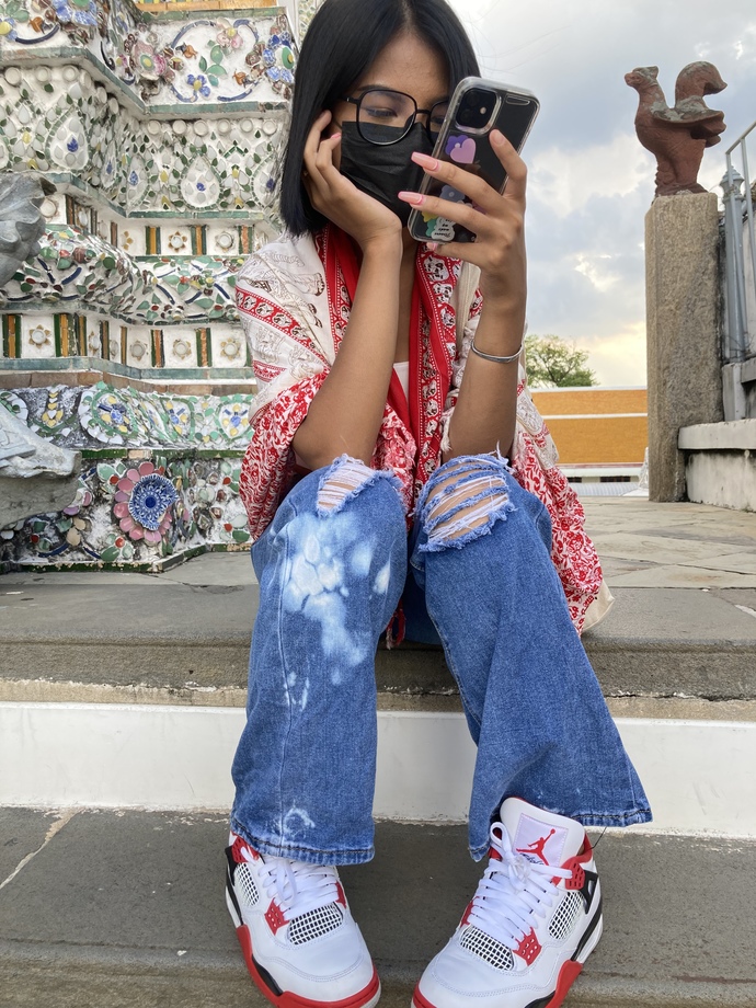 Girls, which style of jeans do you prefer? Guys, which style of jeans do you like to see a girl wearing?