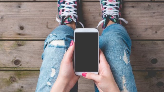 Does delaying to respond and not showing interest in your ex make them interested again?