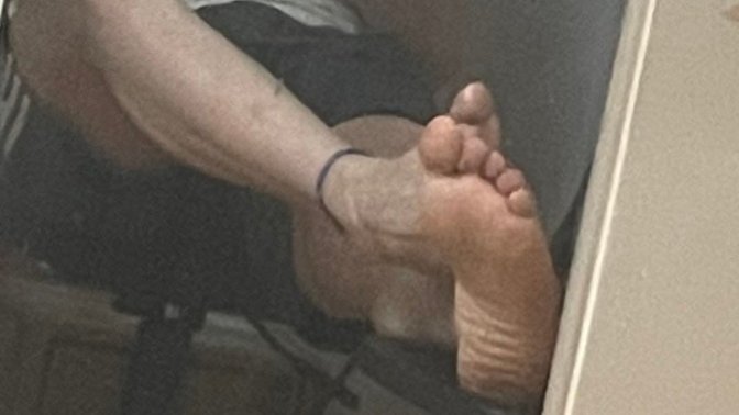 Girls, would you date an athletic guy who shaves his legs? I do that I often wonder if that’s a turnoff for women? I’m heterosexual 100%?