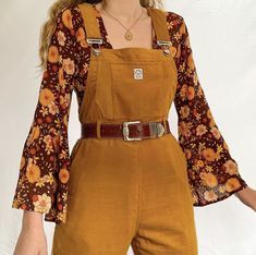 Which summer outfit should I choose to draw?