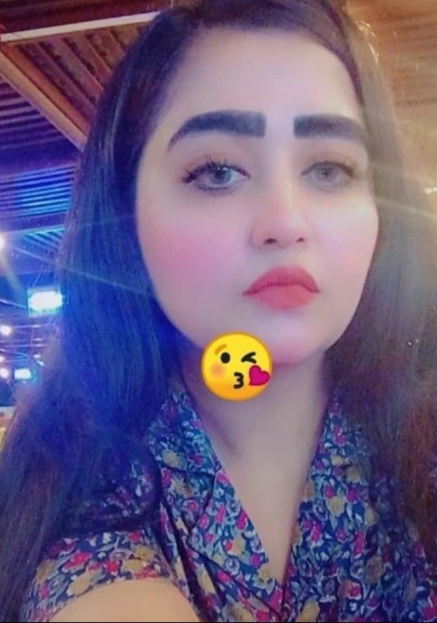 What do you think of this thick eyebrows girl?