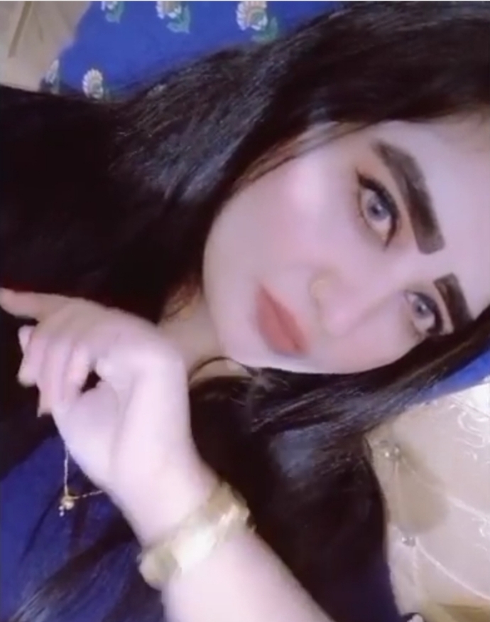 What do you think of this thick eyebrows girl?