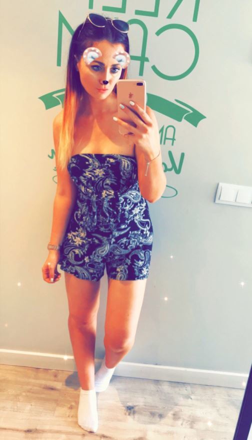 Guys, do you find it weird to date extremely short girls, like girls who are below average height?