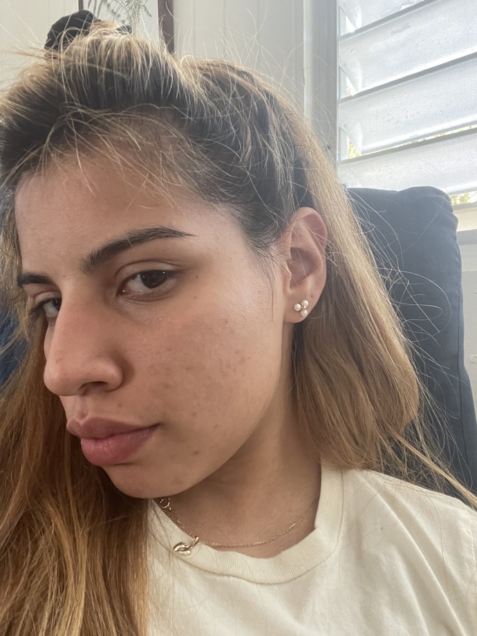Do females really look better with earrings?