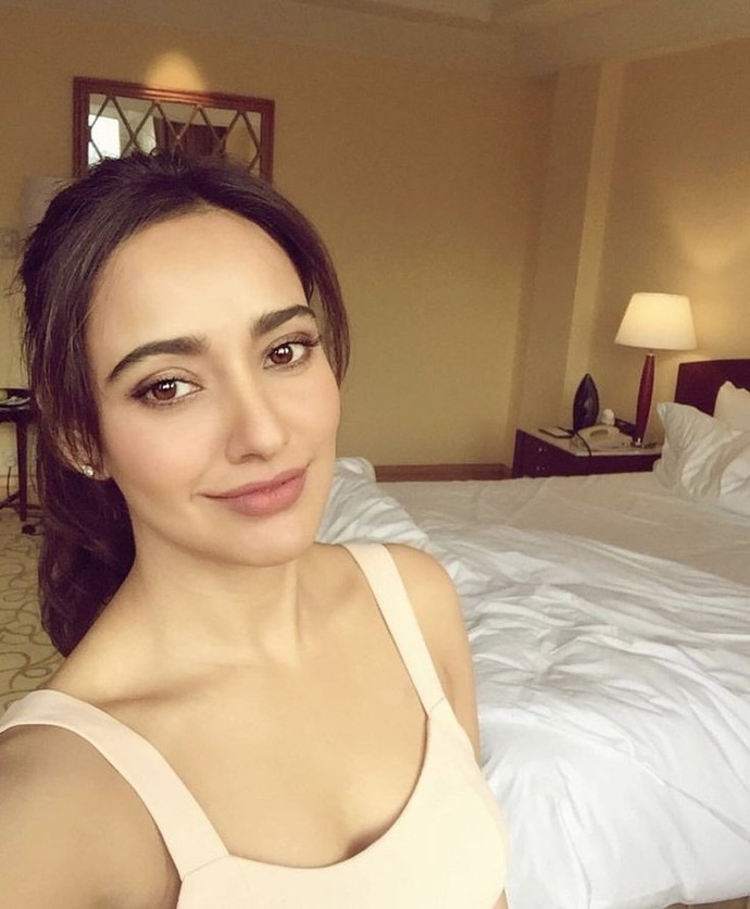 Why are good looking Indian women unable to attract equally attractive white men?