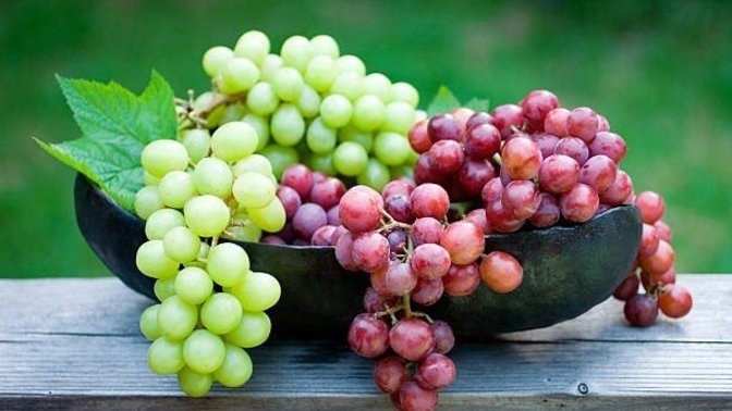 Red Grapes or Green Grapes?