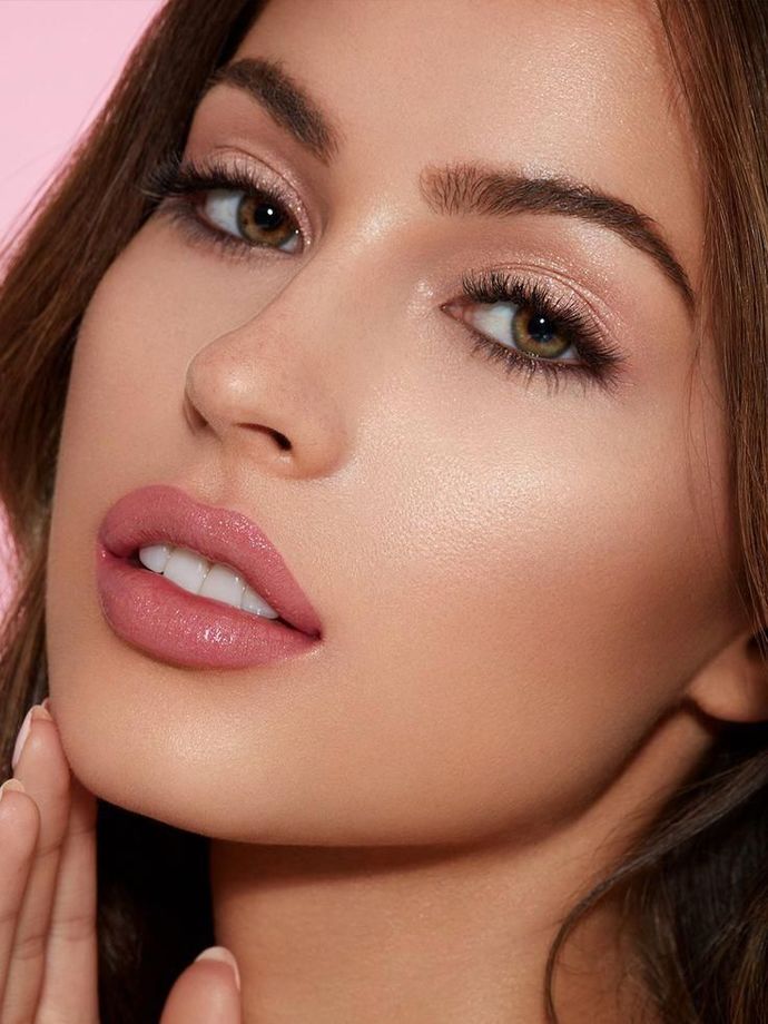Guys, which makeup look do you prefer?