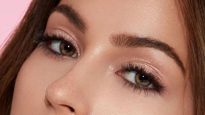 Guys, which makeup look do you prefer?