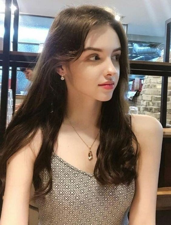 Till which age are women considered very attractive?