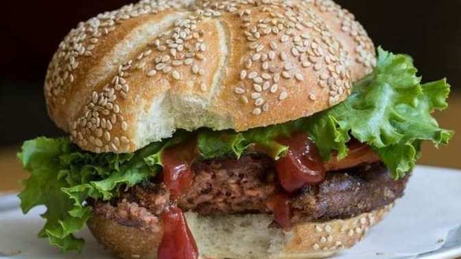Bill Gates suggests rich countries should switch to eating 100% fake meat... hell is wrong with this guy😏?