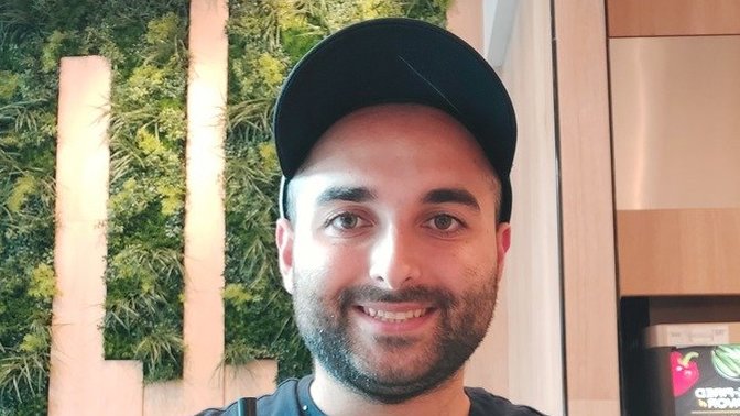 Which picture is best for Tinder and Bumble? Hat or no hat?