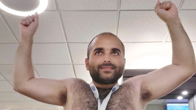 Which is a better picture for dating sites?