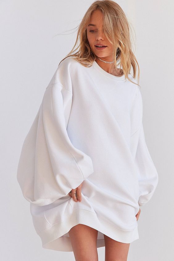 Fitted clothing or oversized clothing?