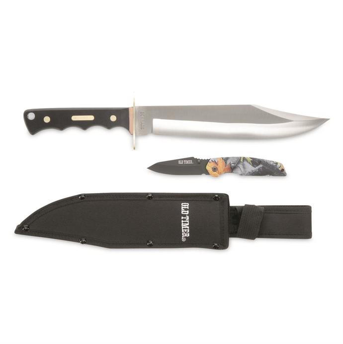 I carry a bowie knife, do I have an advantage over other knife holders during a fight?