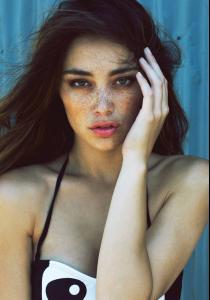 Rate this model out of 10? Also, whats her ethnicity?