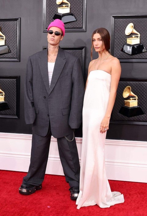 What do you think of Justin Biebers outfit?