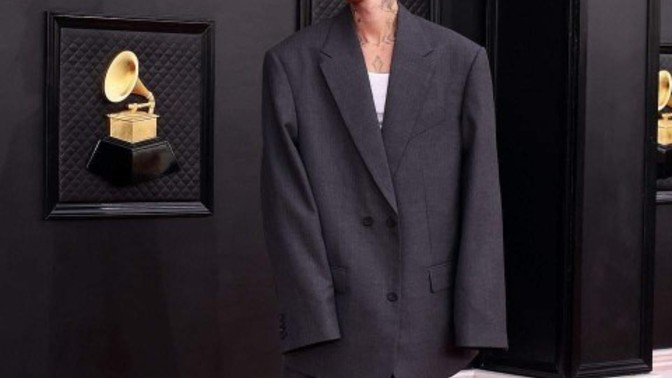 What do you think of Justin Bieber's outfit?