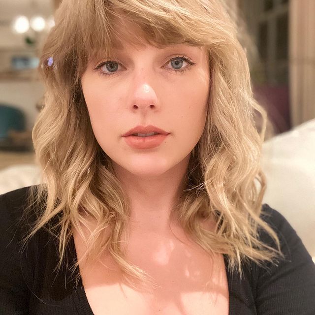 Does this girl look good by not wearing a lot of makeup?