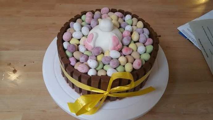 What do you think of the cake 🍰 I made for Easter?