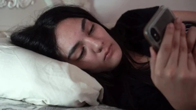 Girl text “sleepy” out of nowhere, do I need to respond?