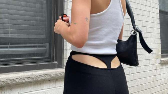 Does having whale tail automatically make you sleazy?