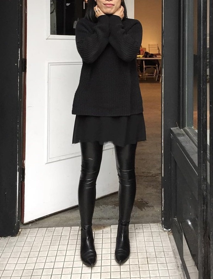 Are hair salons allowed to mandate a dress code?