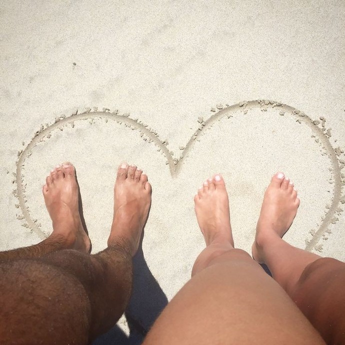 Do you think a mans natural hairy body looks weird & beastly next to a womans?
