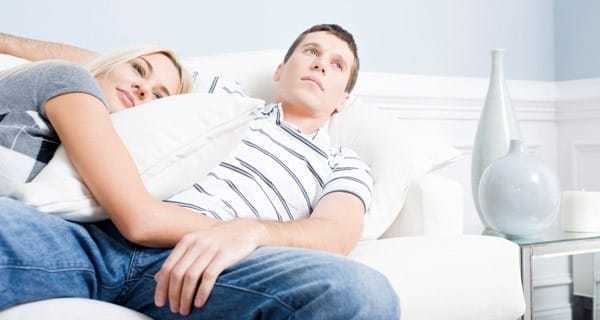 Guys, what can a girl do to keep a man?