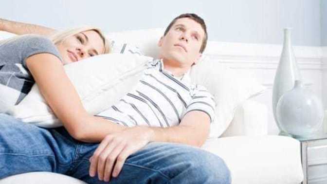Guys, what can a girl do to keep a man?