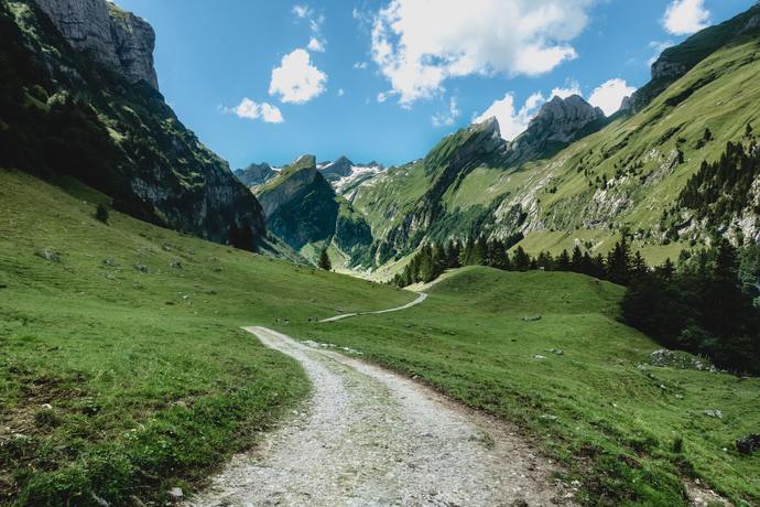 https://unsplash.com/photos/ooI4bOT95Ow