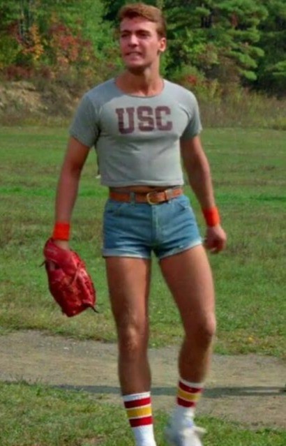 Should men be encouraged to wear makeup like women are?