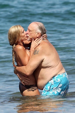 Men do you love gold diggers? Girls do you love rich sugar daddies?