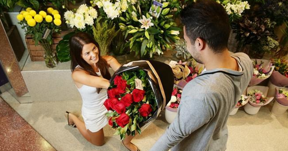 Guys, do you like receiving flowers from women? GirlsAskGuys