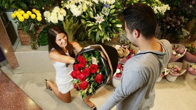 Guys, do you like receiving flowers from women?