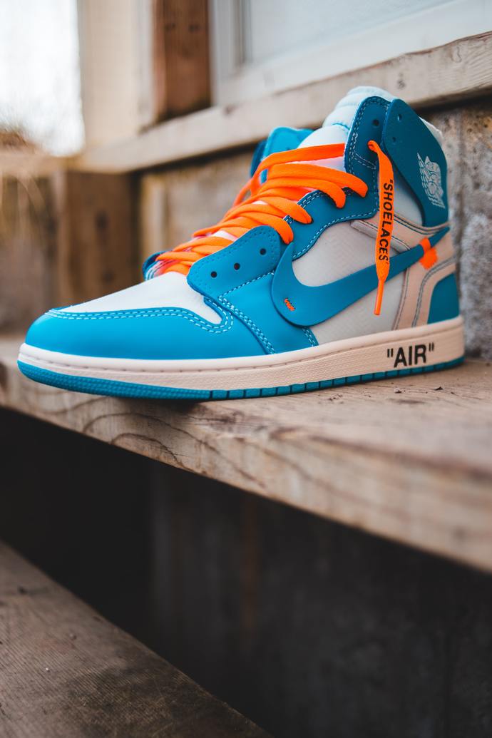 https://unsplash.com/photos/-iJgjj33eEk