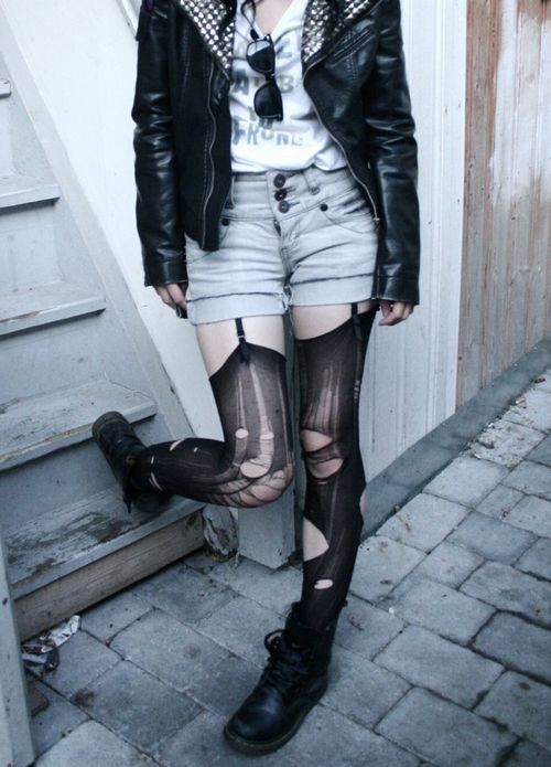 Don't you hate it when your stocking/tights rip? Does it happen often? What do you do?
