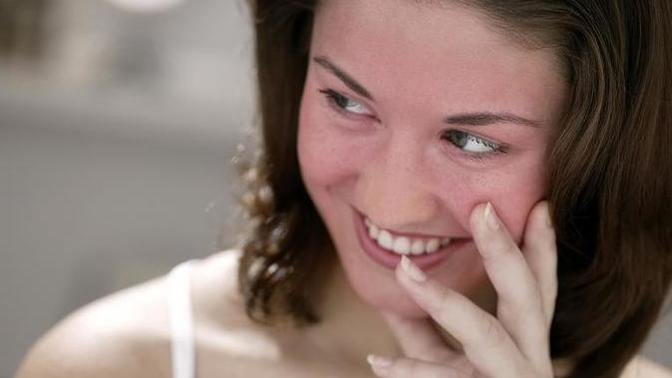 I know I can't be the only one out there with this thought, (even being 29 years old), do women like it when men stare at them. Or gaze, better put?
