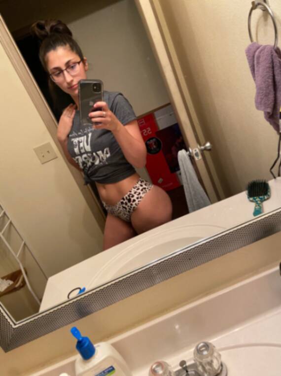 Guys, Do you think that shes has nice curves?