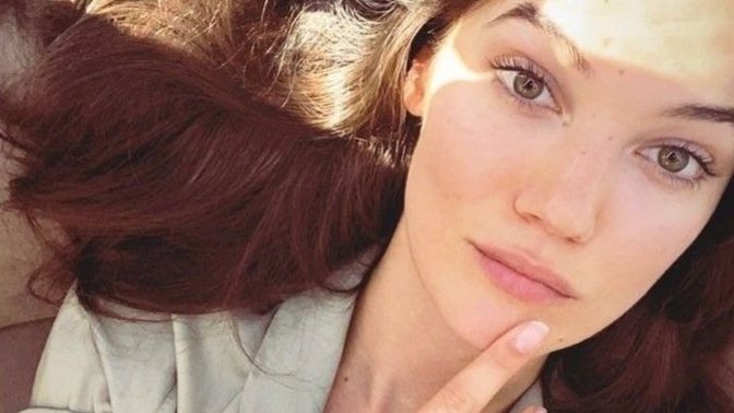 Which woman do you think is prettier?