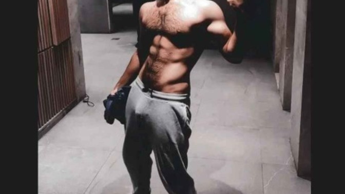 What is the is sexiest gym muscle a guy can train girls?