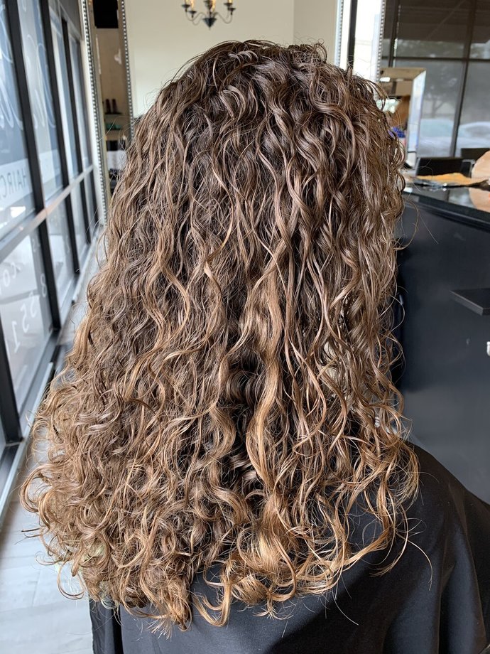 Guys, Do you prefer curly-haired women or straight-haired women?