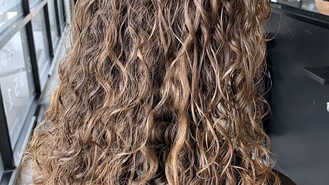 Guys, Do you prefer curly-haired women or straight-haired women?