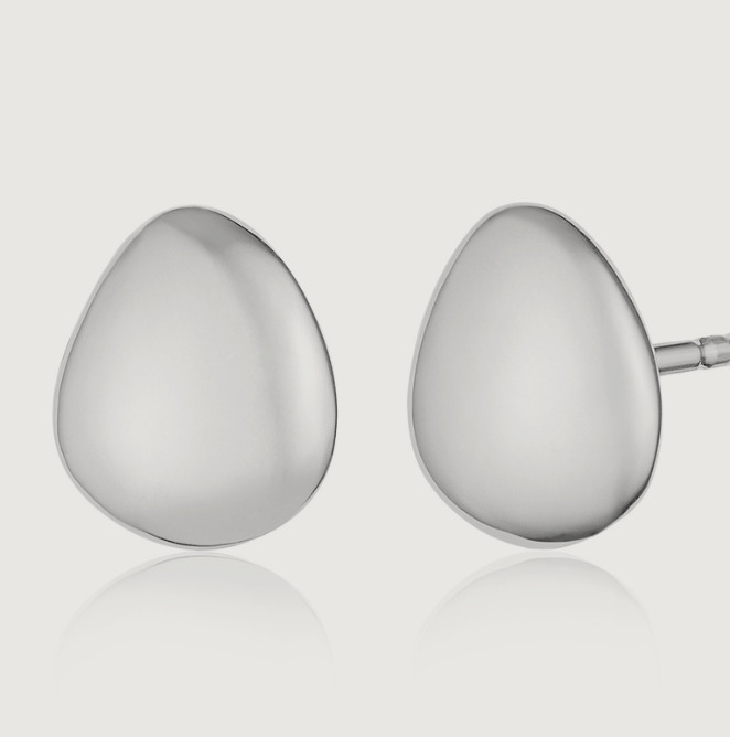 Which pebble or ova earring looks best for daily wear?