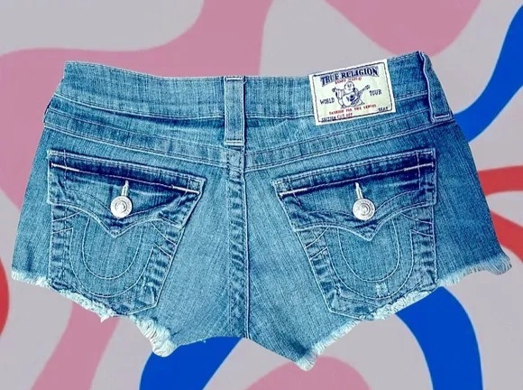 Be Honest βοΈ Do You Like These Cut-Off Denim Shorts?