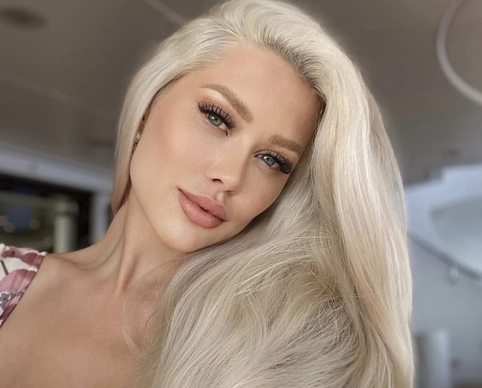 Guys, Do blue eyes always look better to blonde hair than brown eyes?
