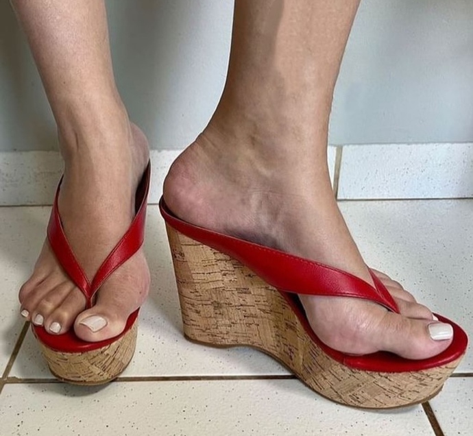 Girls, Which kind of slippers you wear at home?