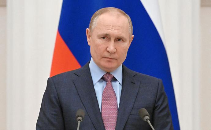 Does Putins vision of Russia more closely resemble the Soviet Union or the Russian Empire?